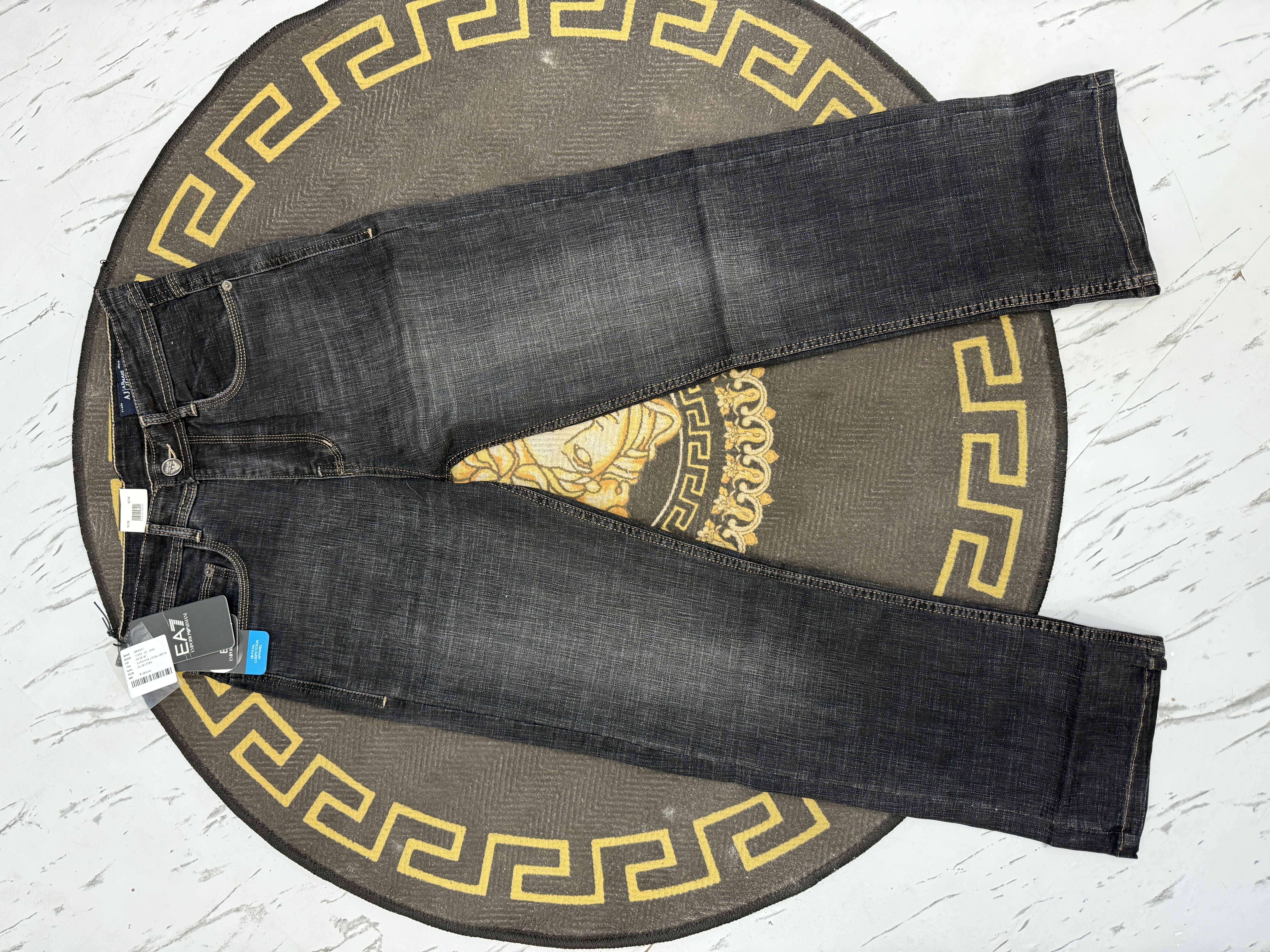 EA IMPORTED STRAIGHT FIT JEANS