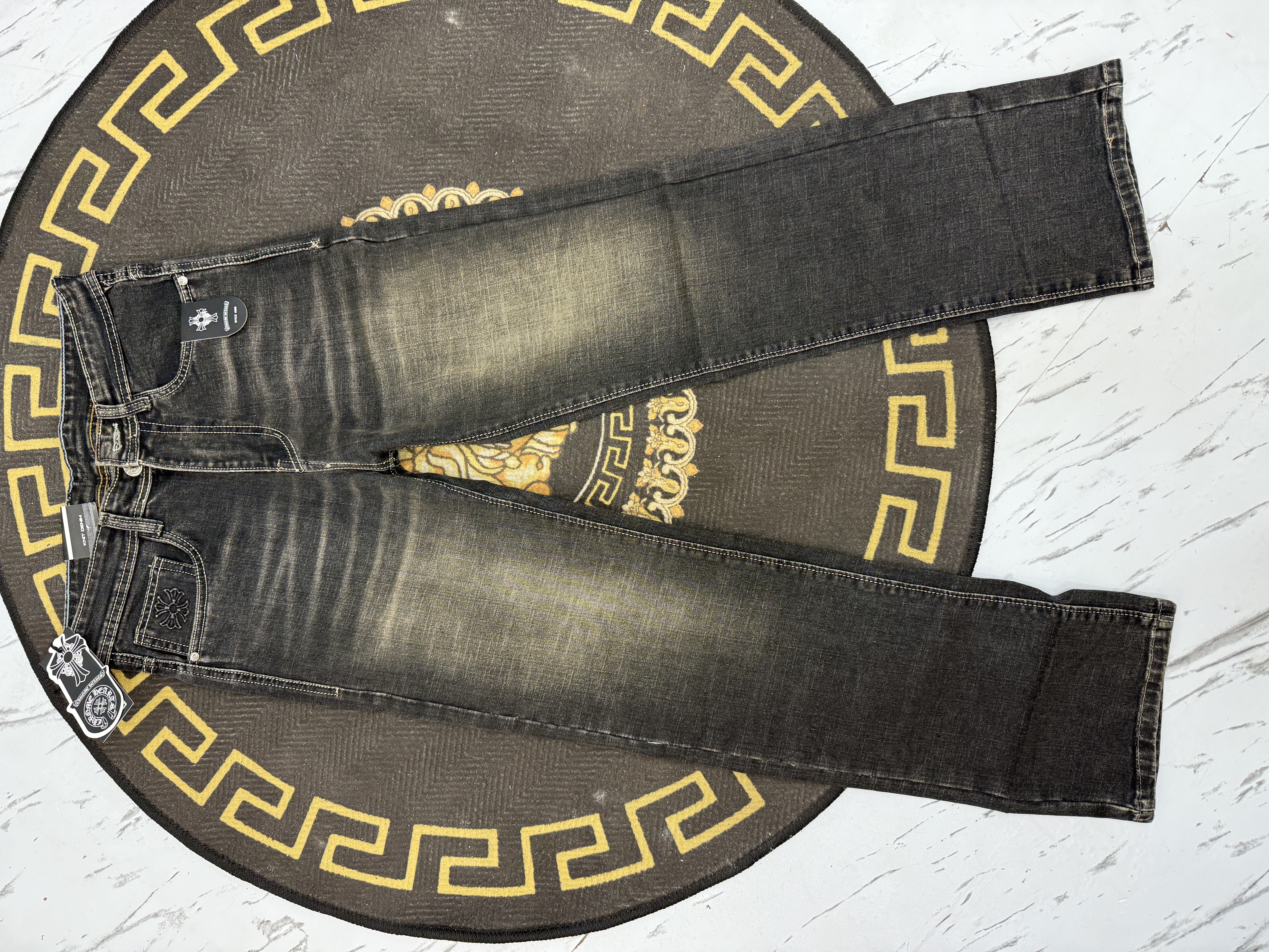 CH IMPORTED STRAIGHT FIT JEANS